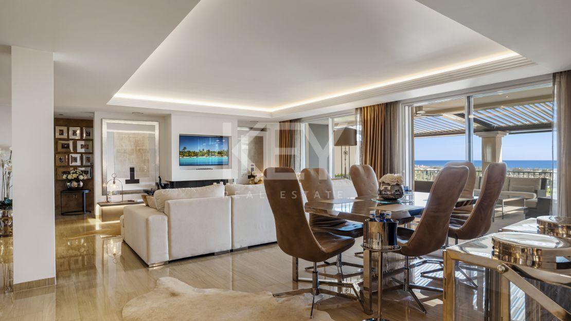 Luxury 4-bedroom penthouse with panoramic sea views in Benahavís