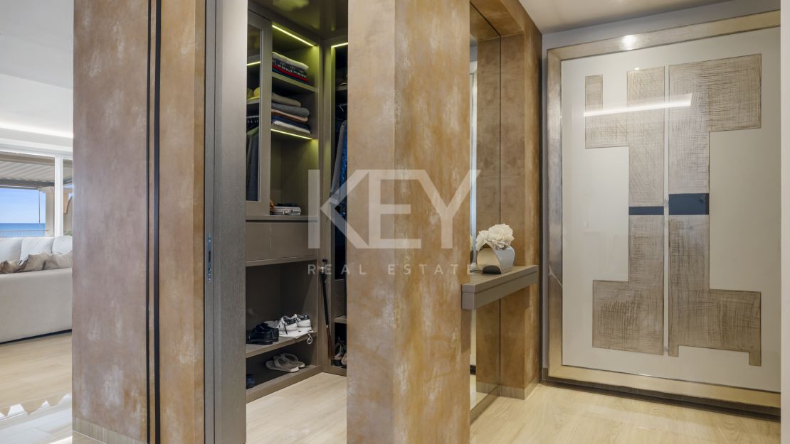 Luxury 4-bedroom penthouse with panoramic sea views in Benahavís