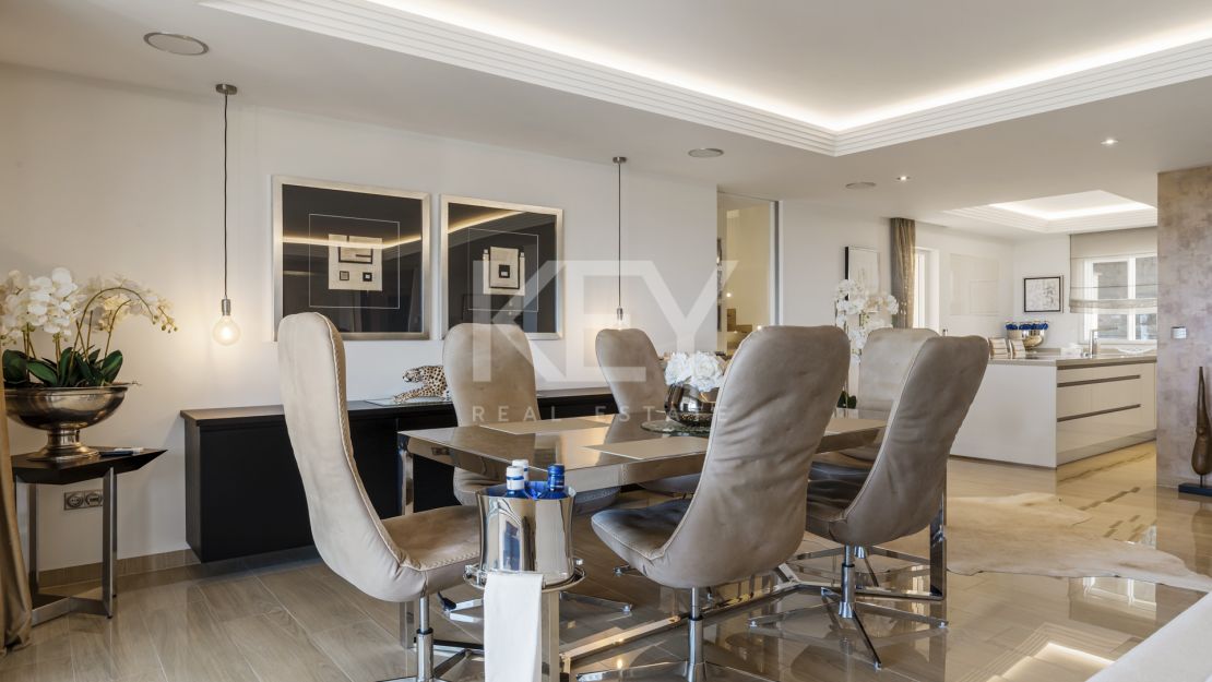 Luxury 4-bedroom penthouse with panoramic sea views in Benahavís