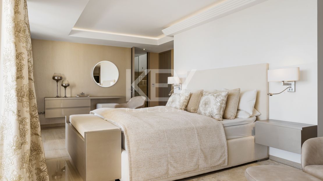 Luxury 4-bedroom penthouse with panoramic sea views in Benahavís