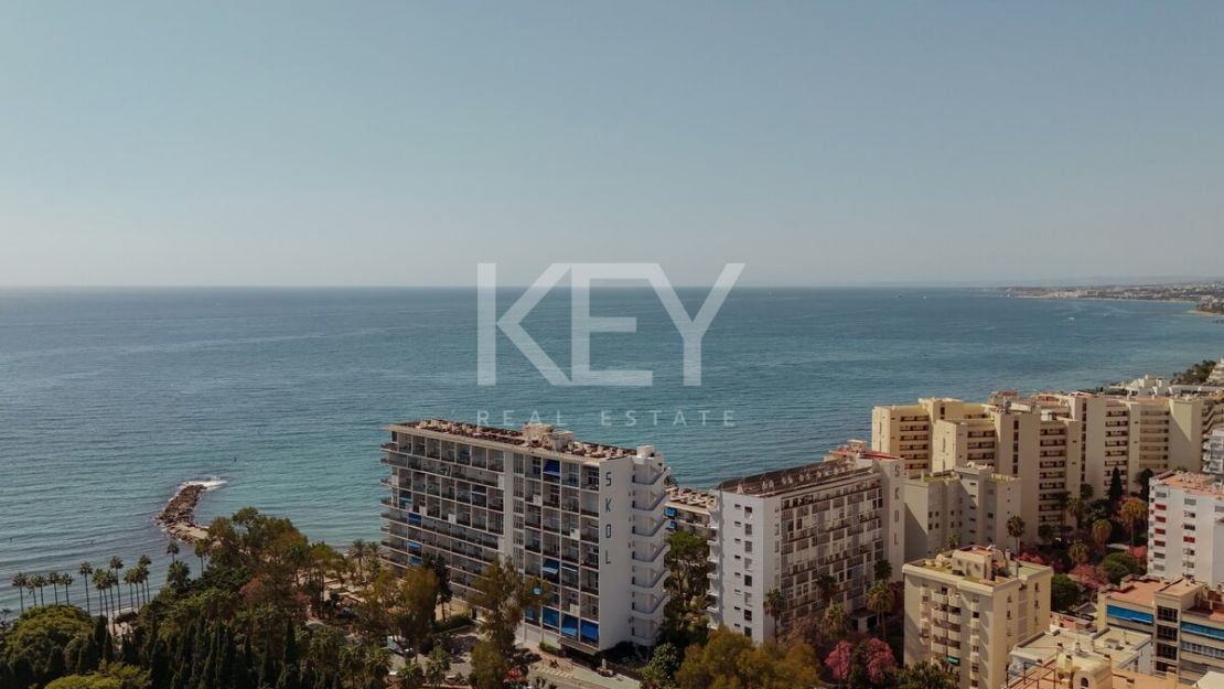 Ático con piscina privada en la azotea y vistas a La Concha en el corazón de Marbella