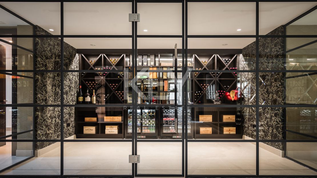 Villa Moderna y Espaciosa en la Prestigiosa Urbanización Kings and Queens, Sotogrande Costa