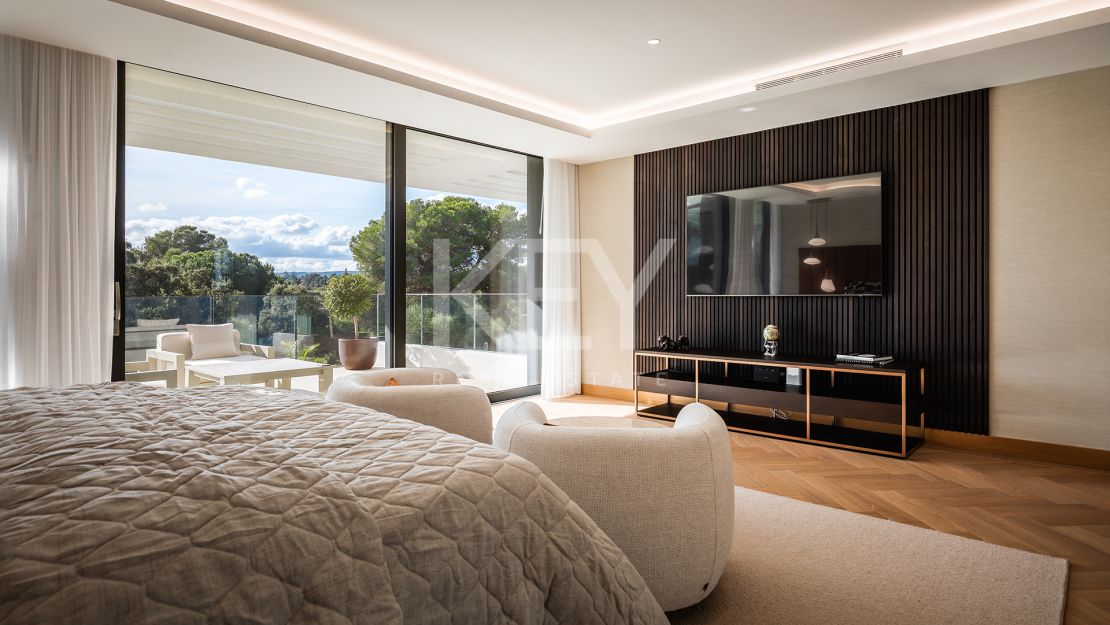 Villa Moderna y Espaciosa en la Prestigiosa Urbanización Kings and Queens, Sotogrande Costa