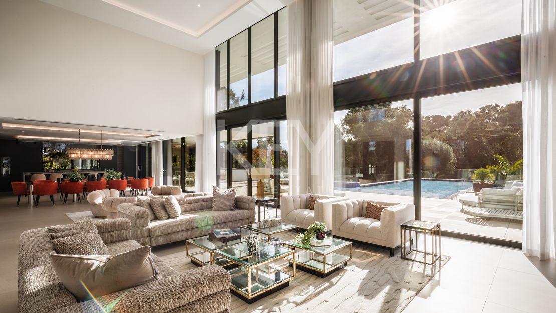 Villa Moderna y Espaciosa en la Prestigiosa Urbanización Kings and Queens, Sotogrande Costa