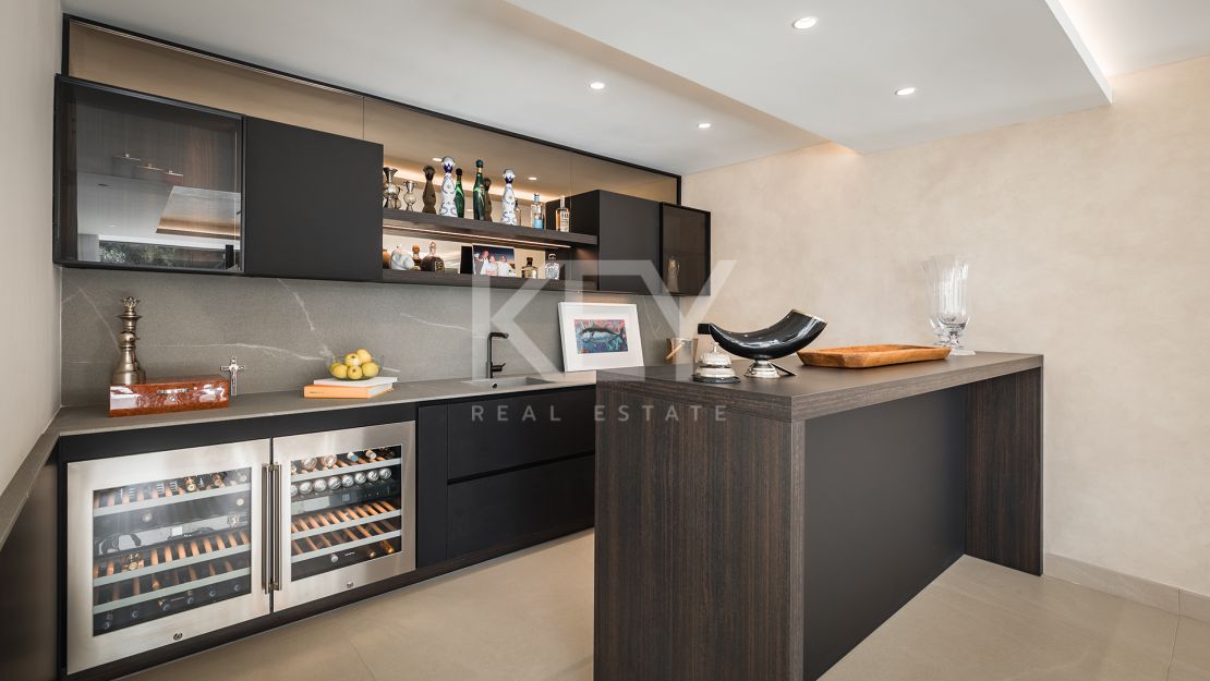 Villa Moderna y Espaciosa en la Prestigiosa Urbanización Kings and Queens, Sotogrande Costa