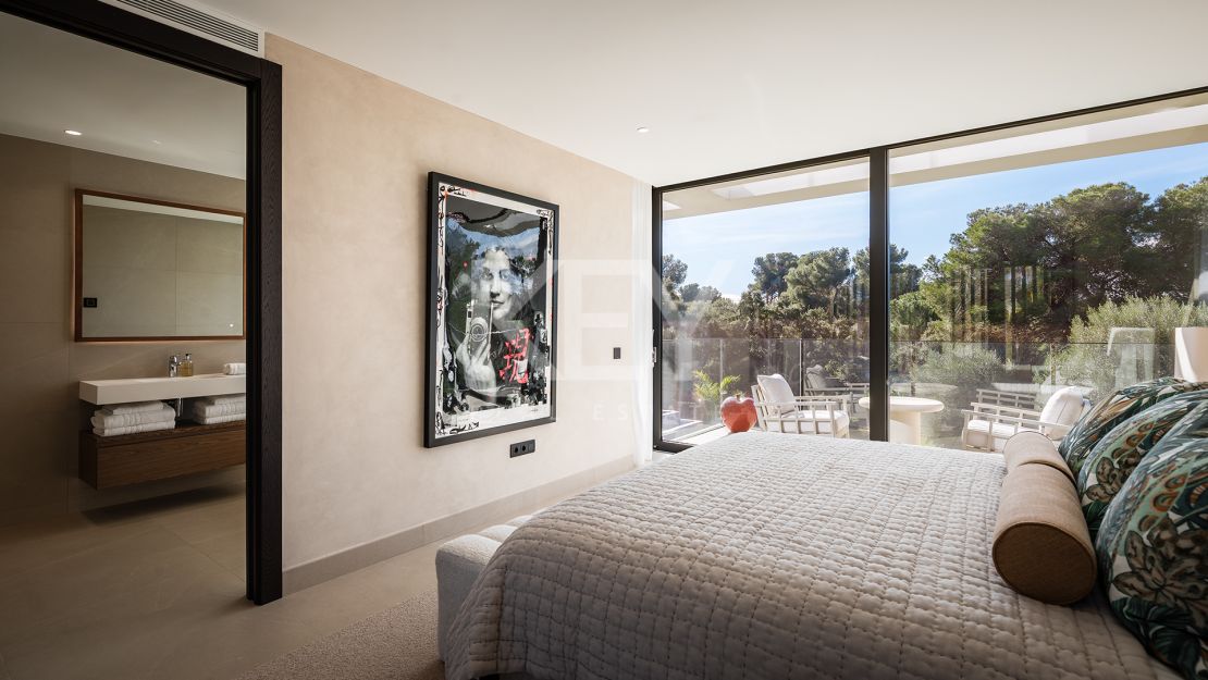 Villa Moderna y Espaciosa en la Prestigiosa Urbanización Kings and Queens, Sotogrande Costa