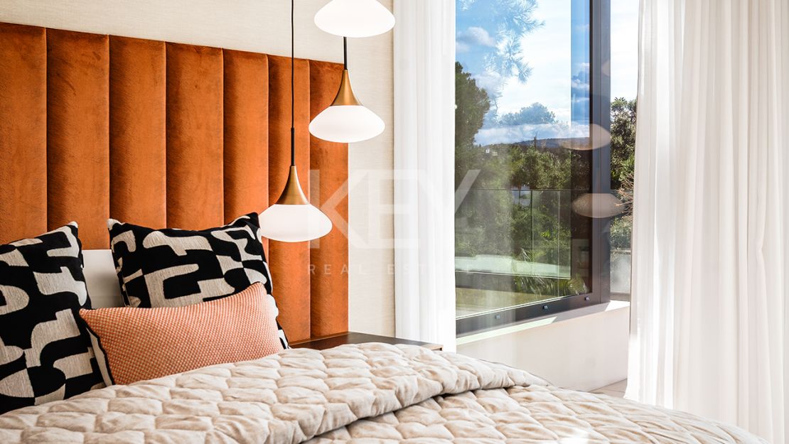 Villa Moderna y Espaciosa en la Prestigiosa Urbanización Kings and Queens, Sotogrande Costa