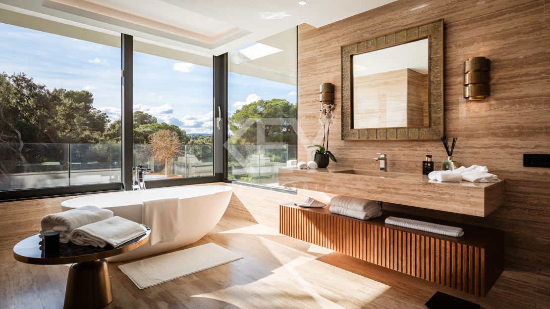 Villa Moderna y Espaciosa en la Prestigiosa Urbanización Kings and Queens, Sotogrande Costa