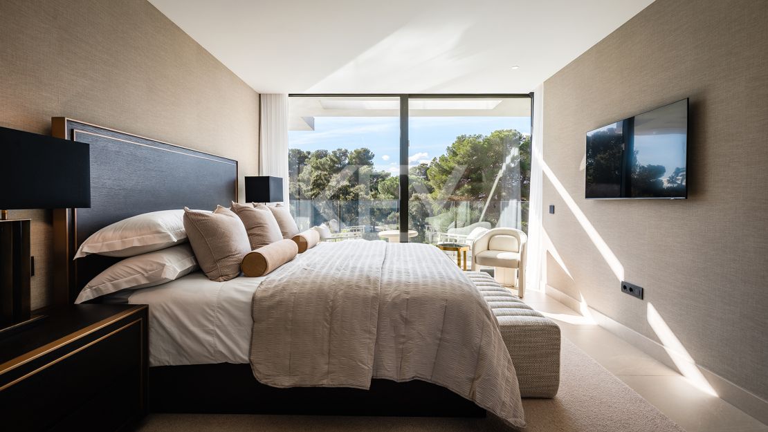 Villa Moderna y Espaciosa en la Prestigiosa Urbanización Kings and Queens, Sotogrande Costa