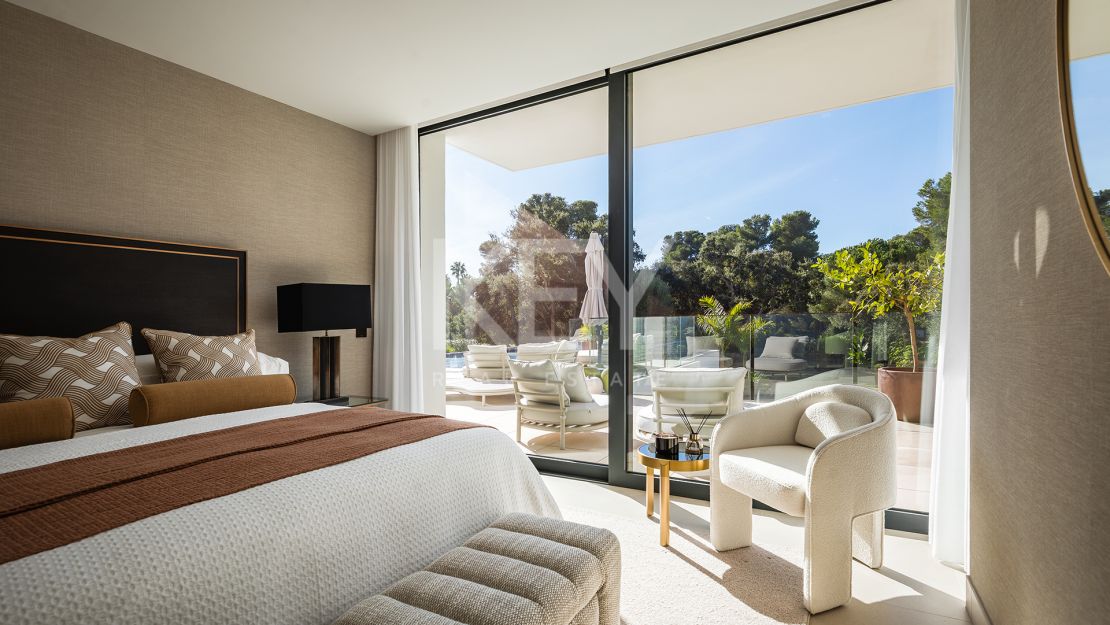 Villa Moderna y Espaciosa en la Prestigiosa Urbanización Kings and Queens, Sotogrande Costa