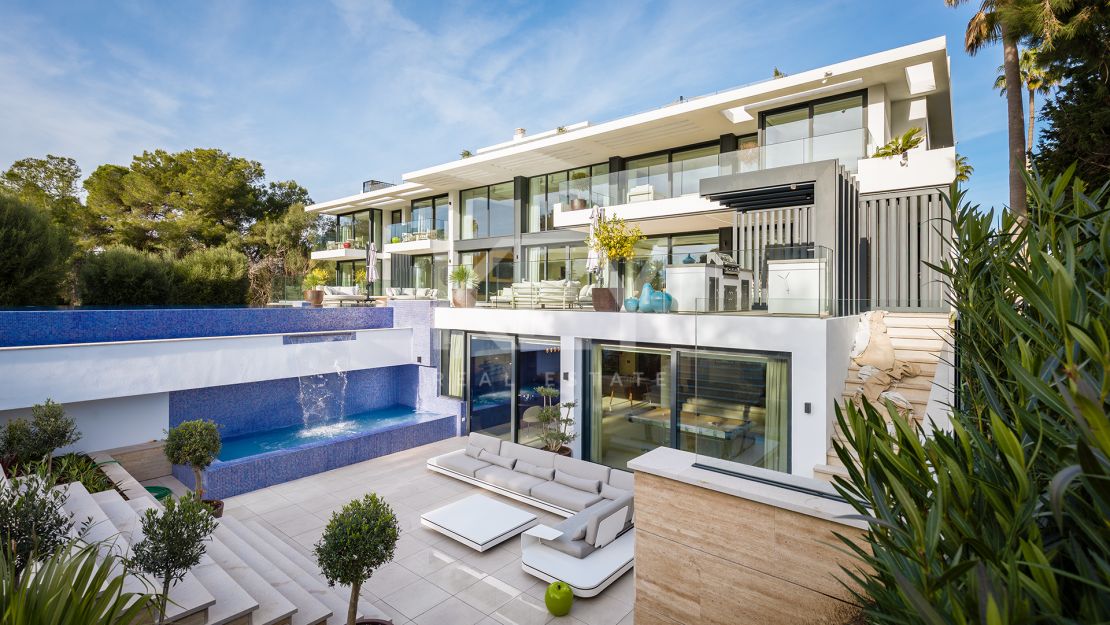 Villa Moderna y Espaciosa en la Prestigiosa Urbanización Kings and Queens, Sotogrande Costa