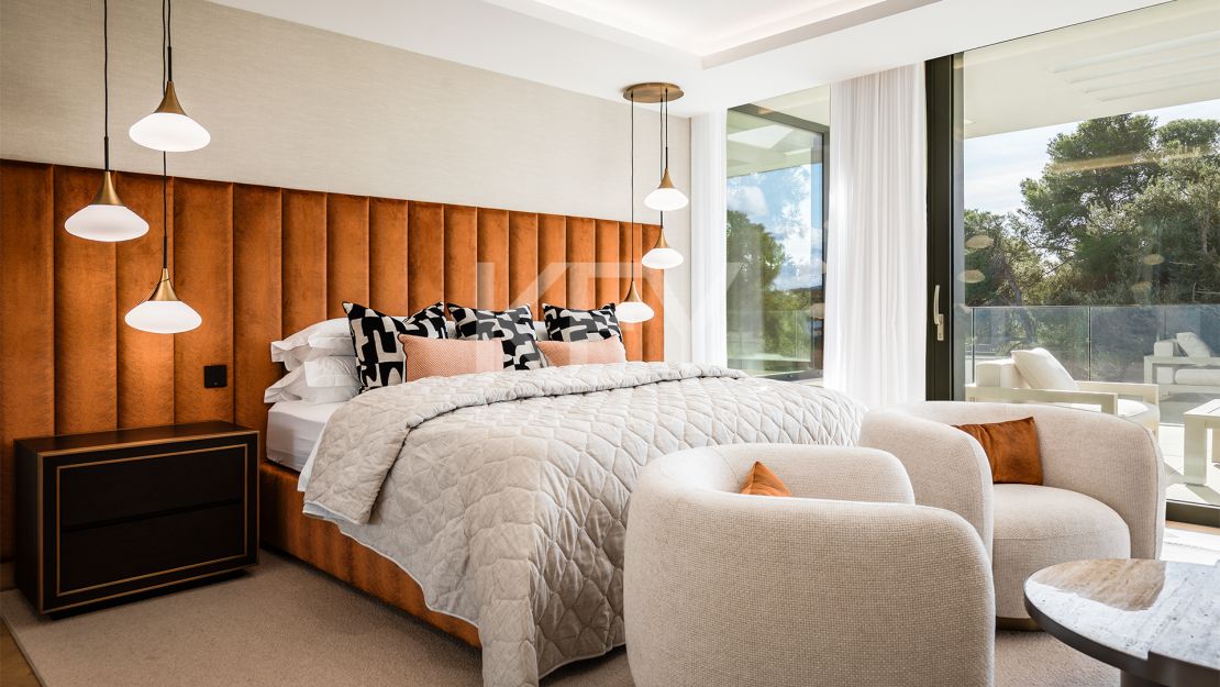 Villa Moderna y Espaciosa en la Prestigiosa Urbanización Kings and Queens, Sotogrande Costa