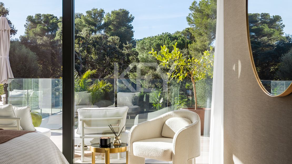 Villa Moderna y Espaciosa en la Prestigiosa Urbanización Kings and Queens, Sotogrande Costa