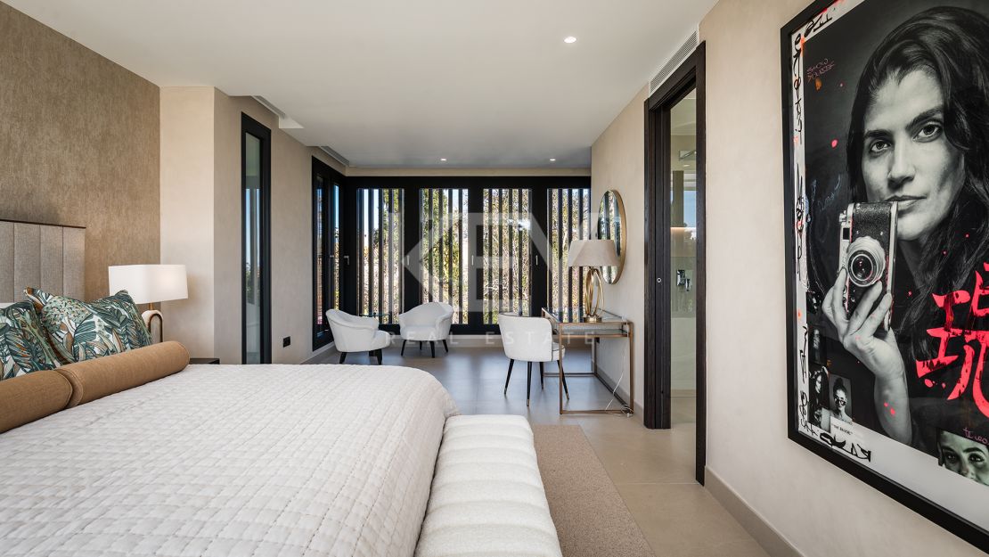 Villa Moderna y Espaciosa en la Prestigiosa Urbanización Kings and Queens, Sotogrande Costa