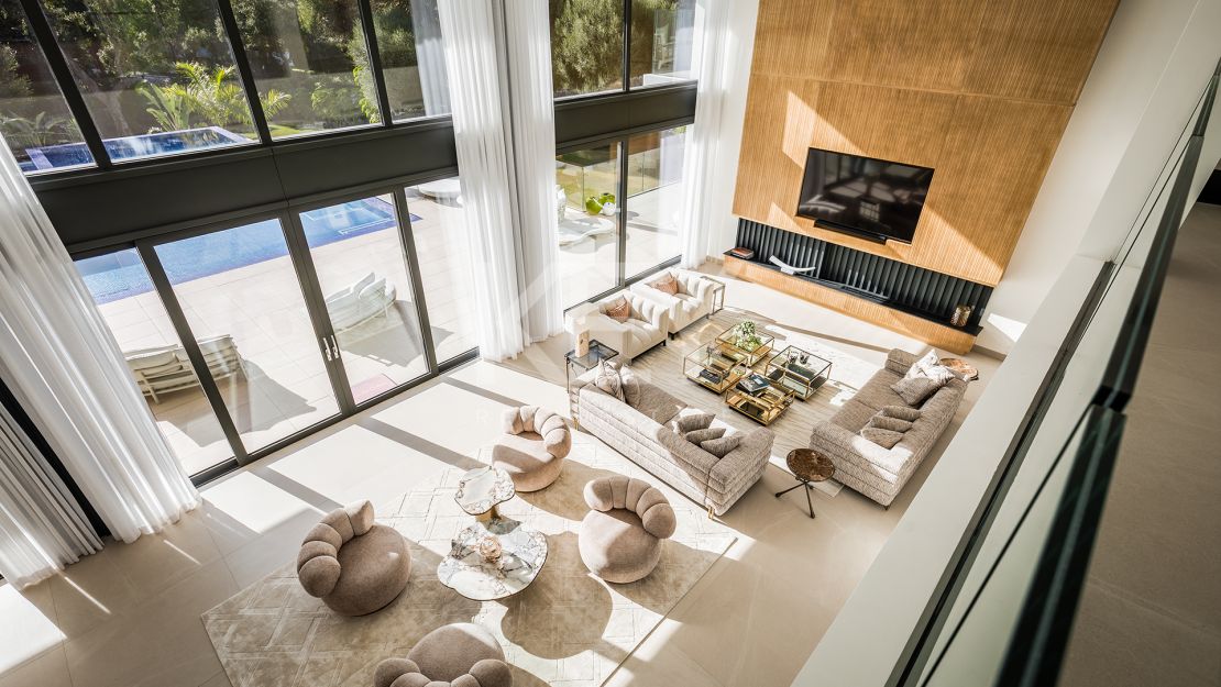 Villa Moderna y Espaciosa en la Prestigiosa Urbanización Kings and Queens, Sotogrande Costa