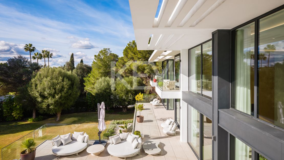 Villa Moderna y Espaciosa en la Prestigiosa Urbanización Kings and Queens, Sotogrande Costa