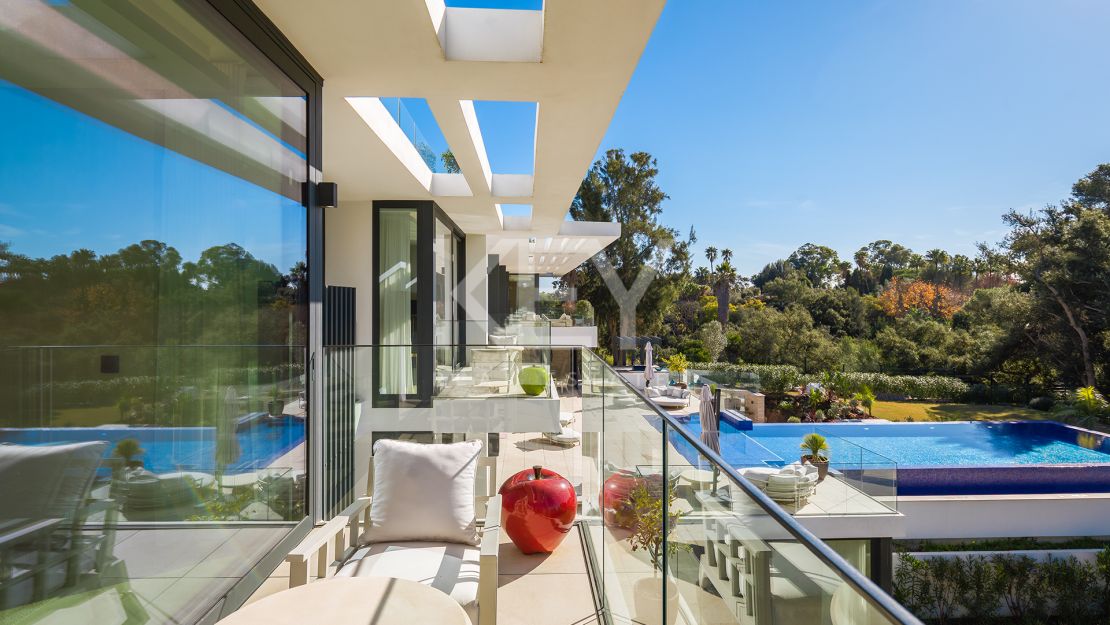 Villa Moderna y Espaciosa en la Prestigiosa Urbanización Kings and Queens, Sotogrande Costa