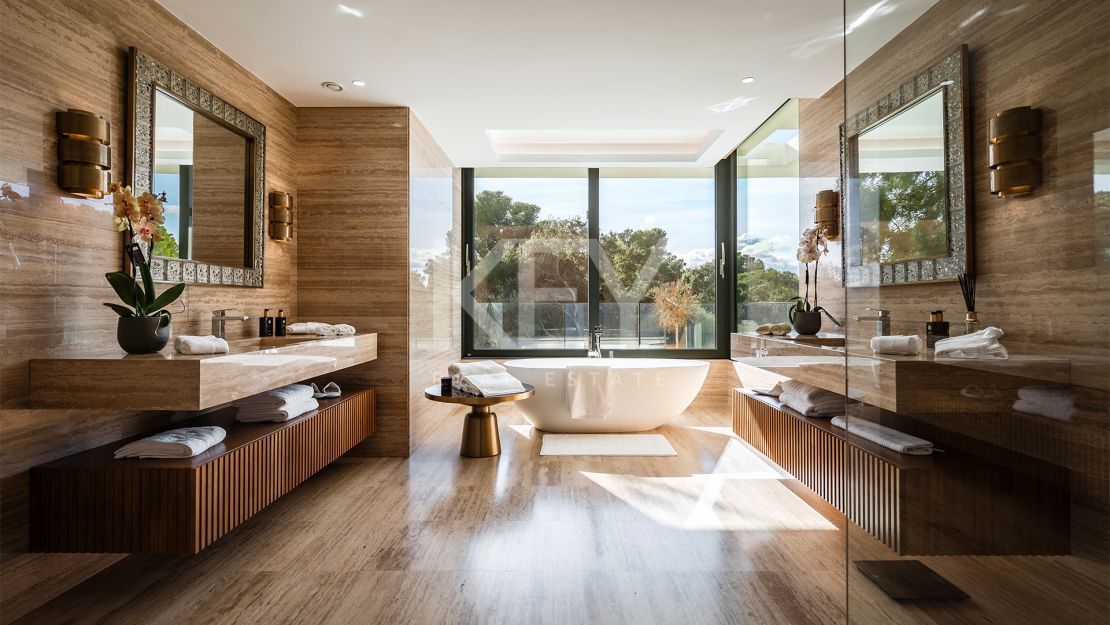 Villa Moderna y Espaciosa en la Prestigiosa Urbanización Kings and Queens, Sotogrande Costa