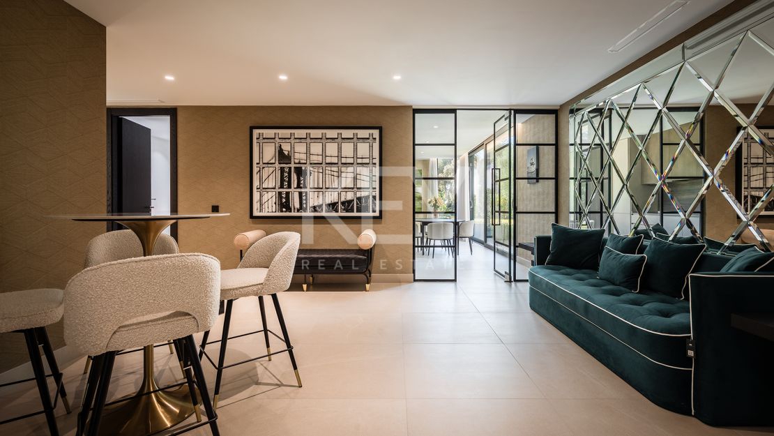 Villa Moderna y Espaciosa en la Prestigiosa Urbanización Kings and Queens, Sotogrande Costa