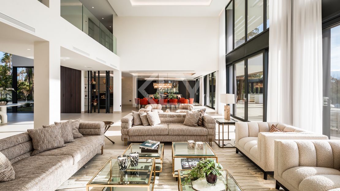 Villa Moderna y Espaciosa en la Prestigiosa Urbanización Kings and Queens, Sotogrande Costa