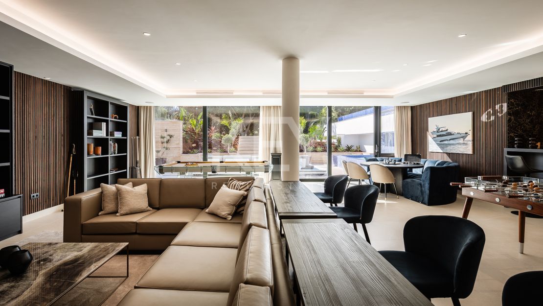 Villa Moderna y Espaciosa en la Prestigiosa Urbanización Kings and Queens, Sotogrande Costa