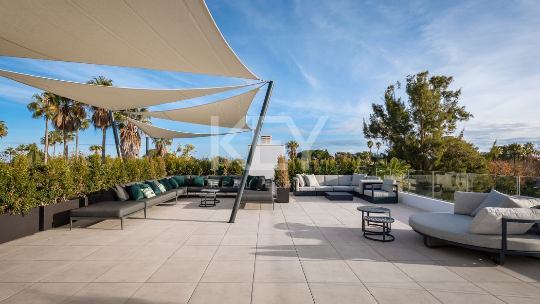 Villa Moderna y Espaciosa en la Prestigiosa Urbanización Kings and Queens, Sotogrande Costa