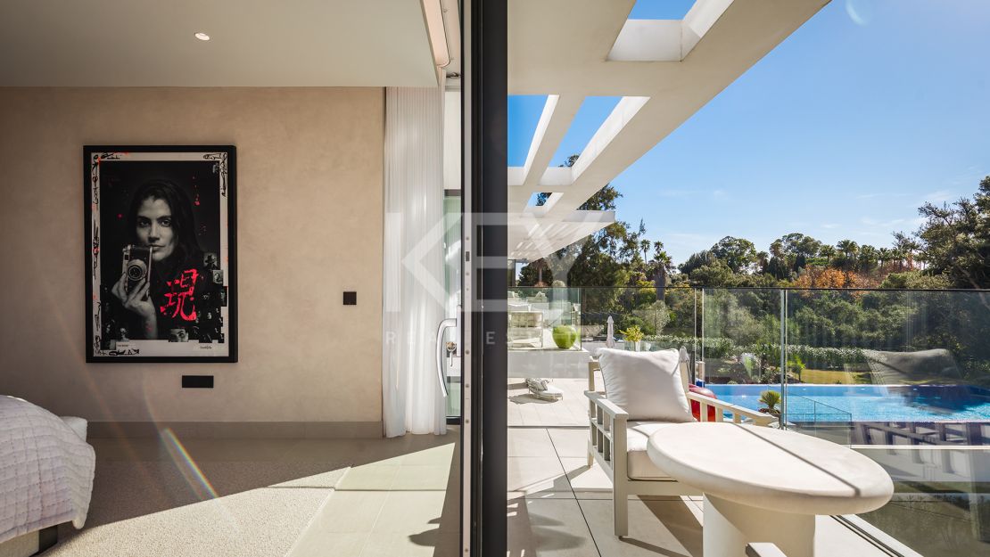 Villa Moderna y Espaciosa en la Prestigiosa Urbanización Kings and Queens, Sotogrande Costa