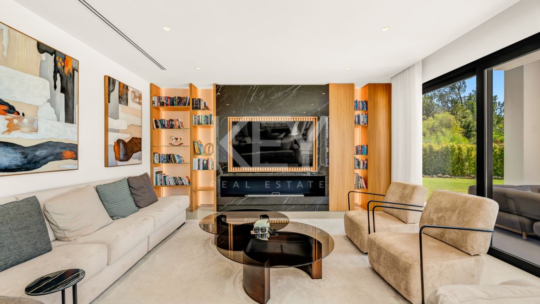 Modern Villa for Sale in Cascada de Camoján, Marbella Golden Mile