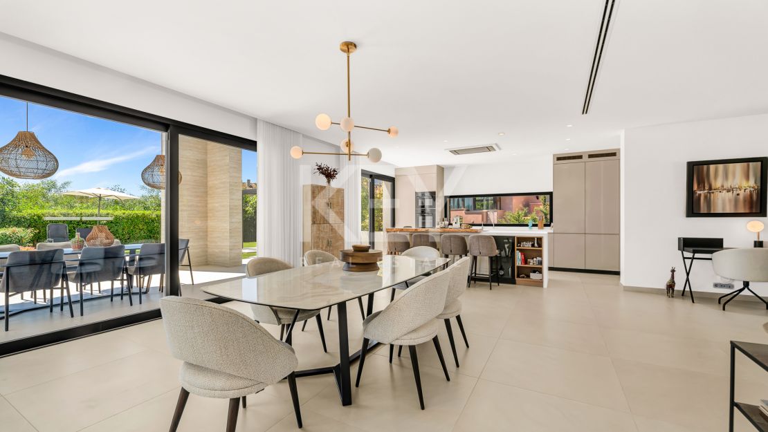 Modern Villa for Sale in Cascada de Camoján, Marbella Golden Mile