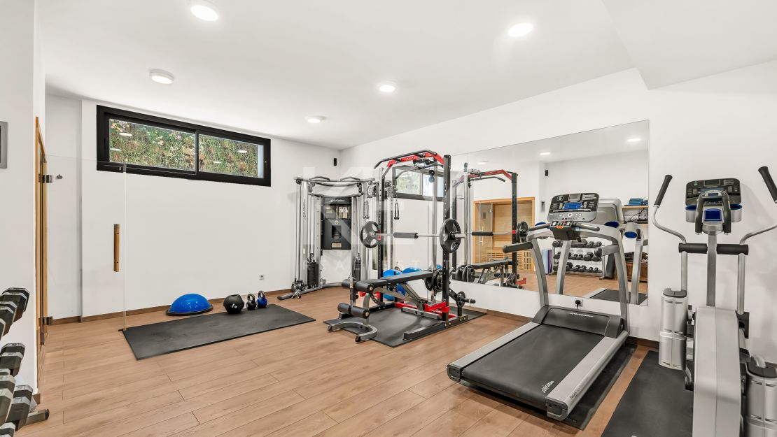 Modern Villa for Sale in Cascada de Camoján, Marbella Golden Mile