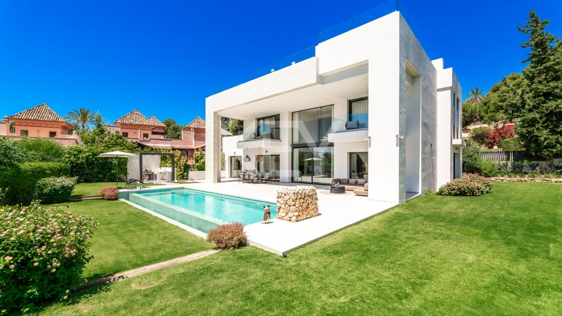 Modern Villa for Sale in Cascada de Camoján, Marbella Golden Mile