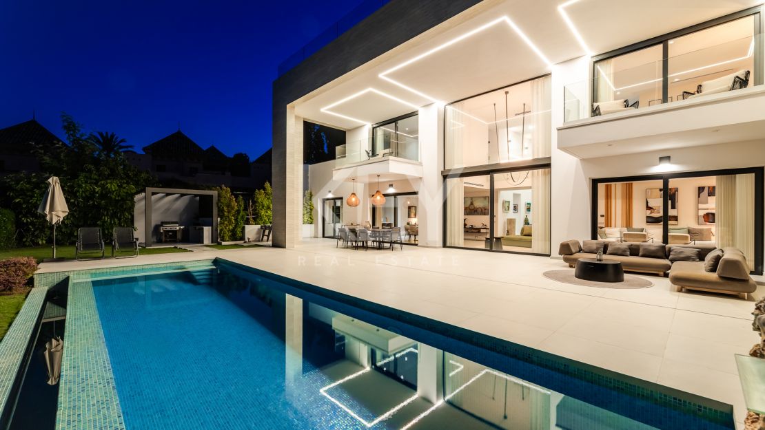 Modern Villa for Sale in Cascada de Camoján, Marbella Golden Mile