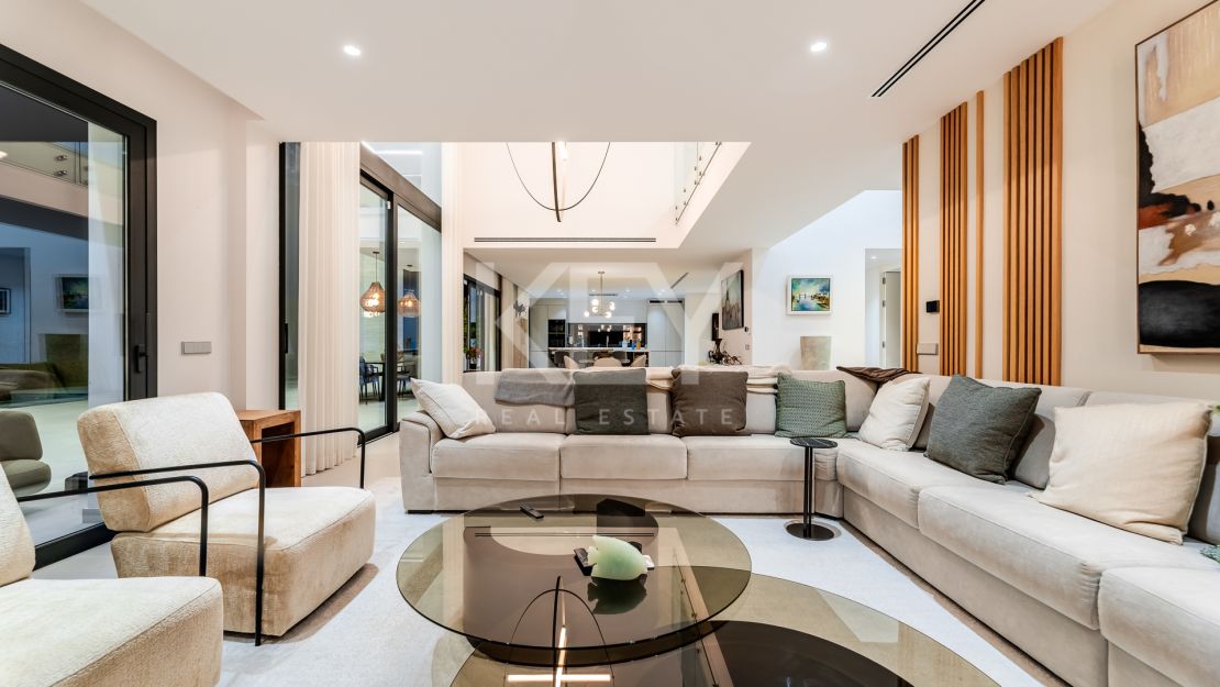 Modern Villa for Sale in Cascada de Camoján, Marbella Golden Mile