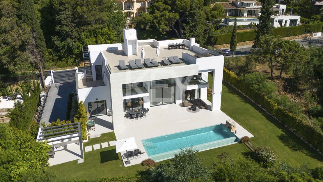 Modern Villa for Sale in Cascada de Camoján, Marbella Golden Mile