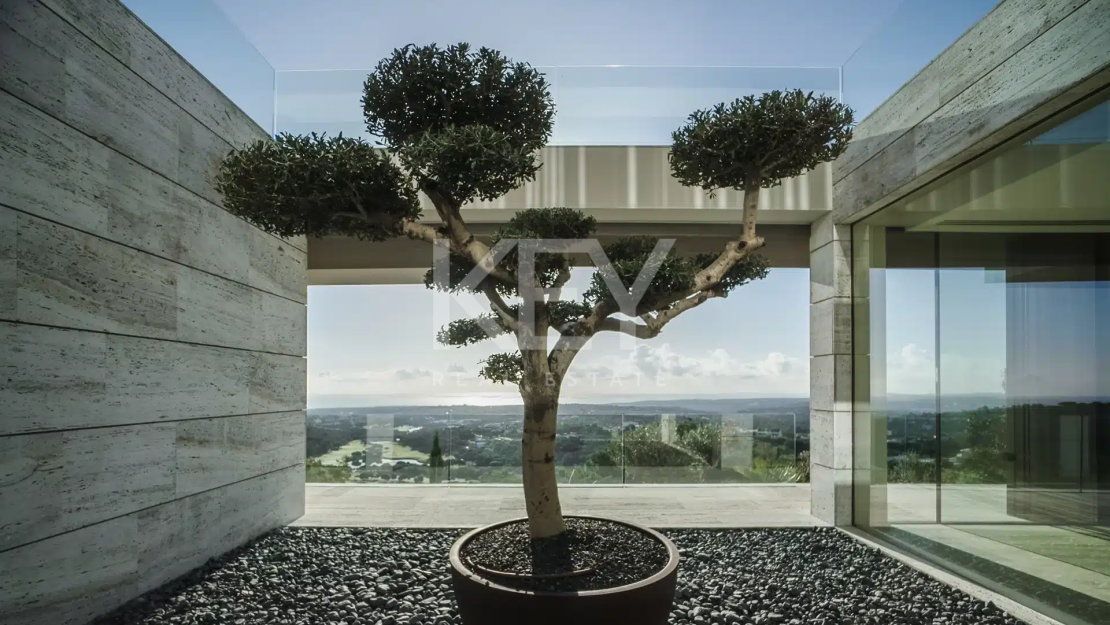 Peaceful Villa with Marvellous Sea Views Surrounded by Nature in Sotogrande