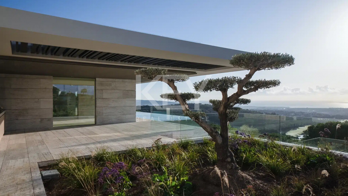 Peaceful Villa with Marvellous Sea Views Surrounded by Nature in Sotogrande