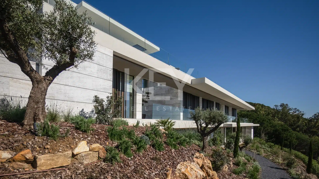 Peaceful Villa with Marvellous Sea Views Surrounded by Nature in Sotogrande