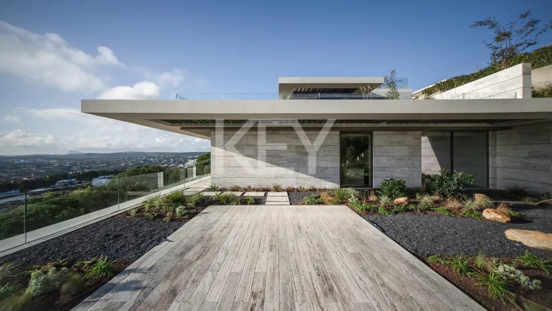 Peaceful Villa with Marvellous Sea Views Surrounded by Nature in Sotogrande