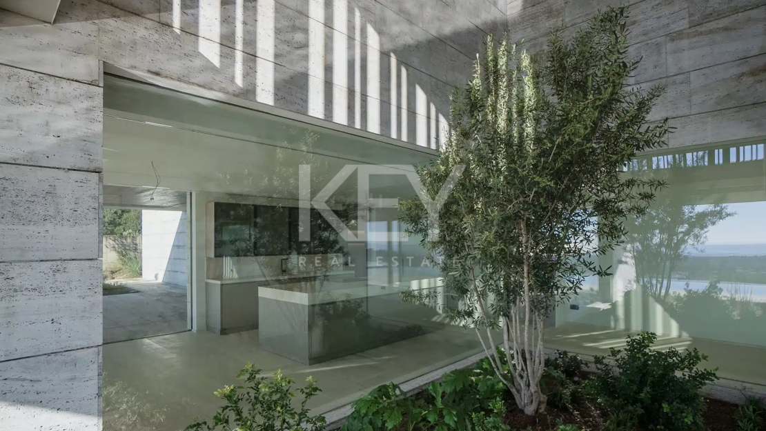 Peaceful Villa with Marvellous Sea Views Surrounded by Nature in Sotogrande