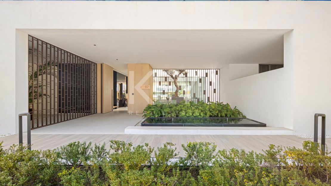 Modern semi-detached villa for sale on Marbella's Golden Mile