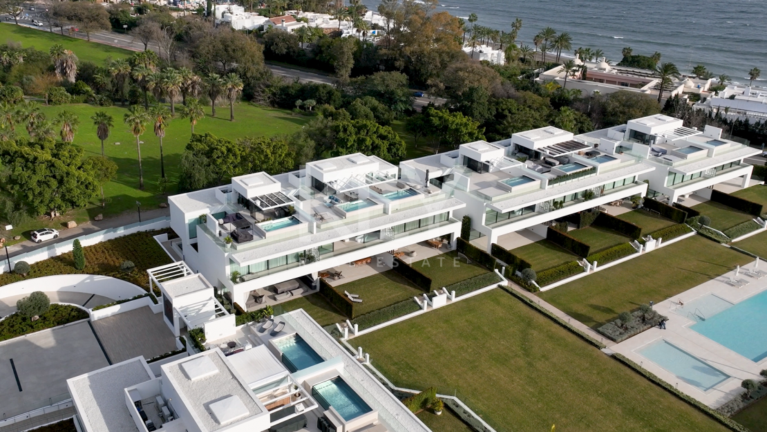 Modern semi-detached villa for sale on Marbella's Golden Mile