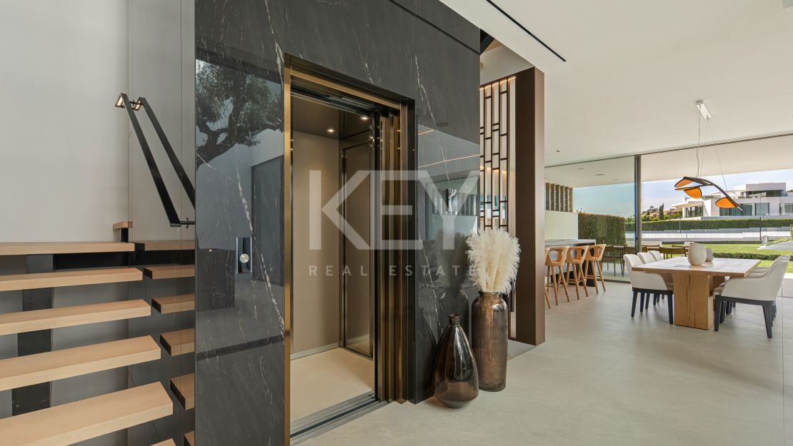 Modern semi-detached villa for sale on Marbella's Golden Mile