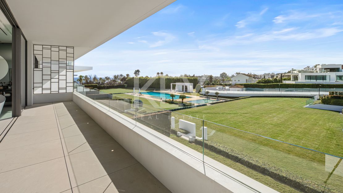 Modern semi-detached villa for sale on Marbella's Golden Mile