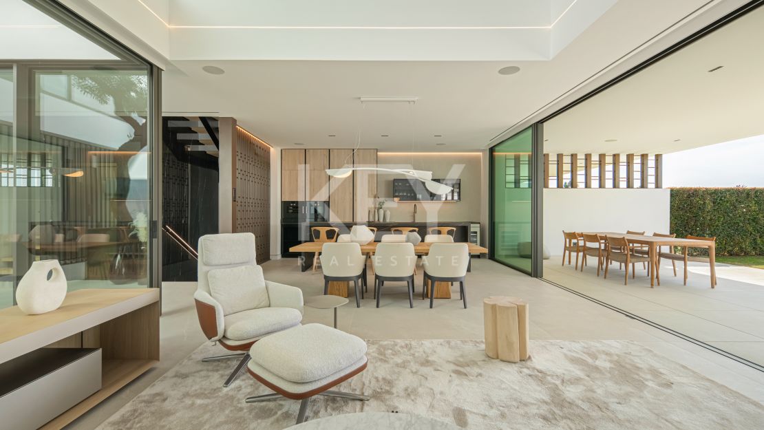 Modern semi-detached villa for sale on Marbella's Golden Mile