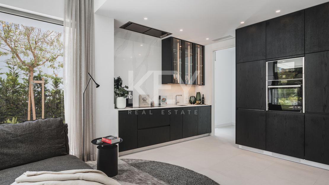 Современная Вилла на продажу в Эль-Параисо, в Новой Золотой Миле, Марбелья