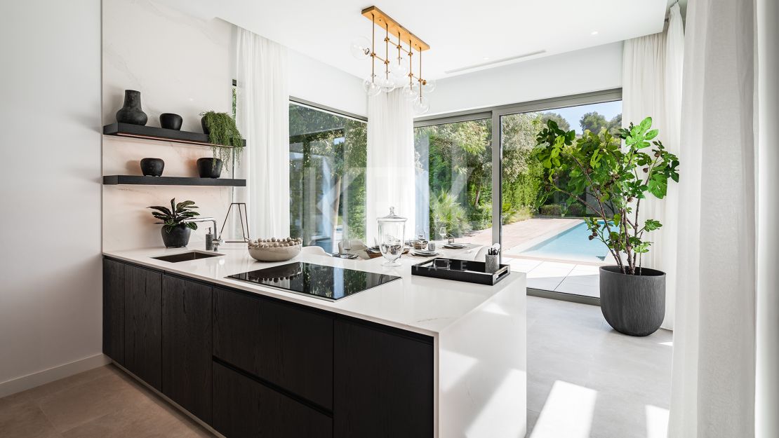 Элегантная Современная Вилла в Эль-Параисо, Новая Золотая Миля Марбельи