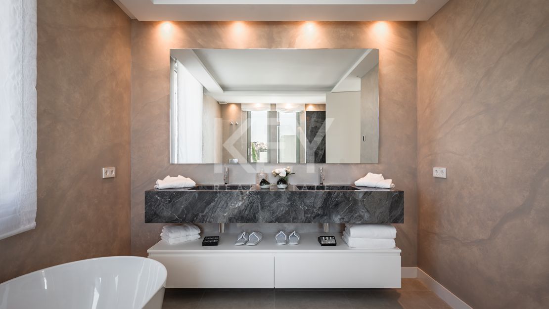 Элегантная Современная Вилла в Эль-Параисо, Новая Золотая Миля Марбельи