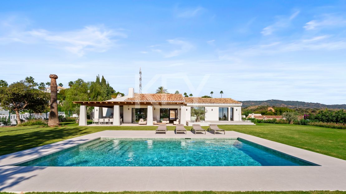 Elegant Five-Bedroom Villa with Private Pool in El Rosario, Marbella East