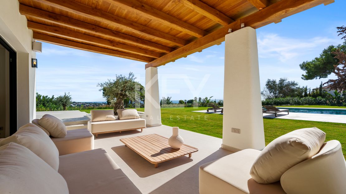 Elegant Five-Bedroom Villa with Private Pool in El Rosario, Marbella East