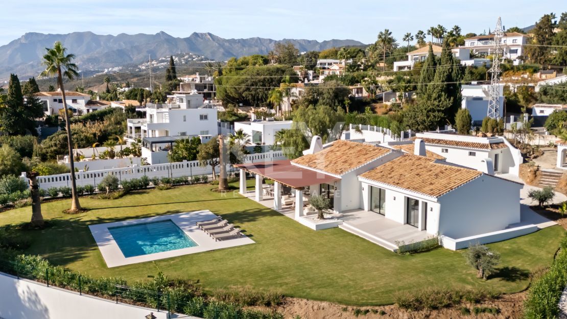 Elegant Five-Bedroom Villa with Private Pool in El Rosario, Marbella East